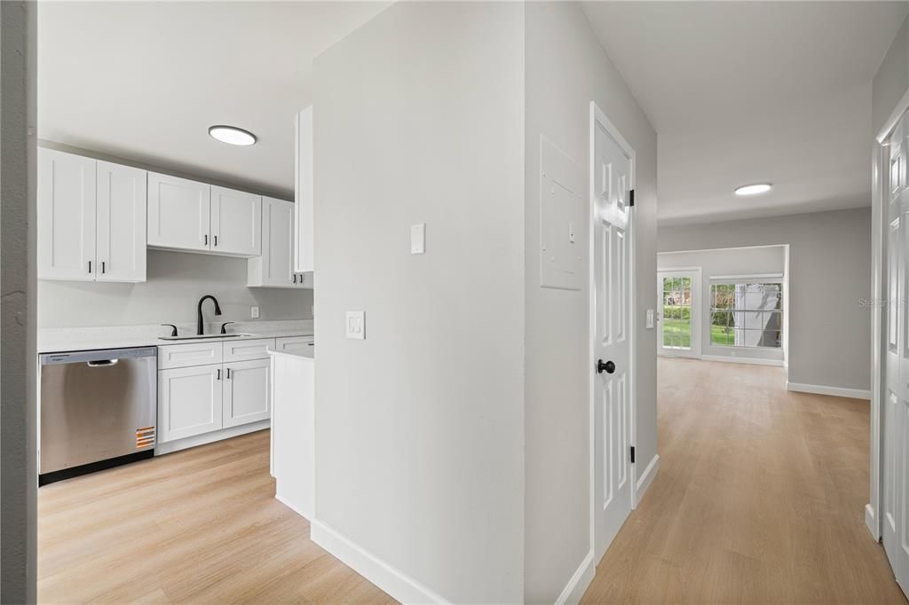 Active With Contract: $285,000 (2 beds, 2 baths, 1222 Square Feet)