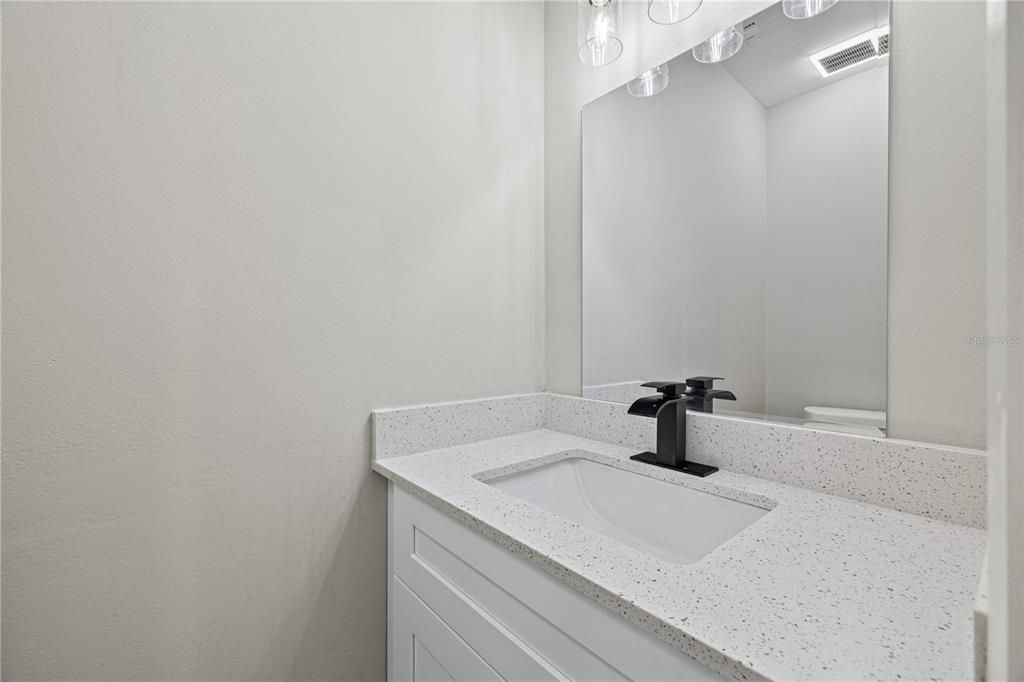 Active With Contract: $285,000 (2 beds, 2 baths, 1222 Square Feet)