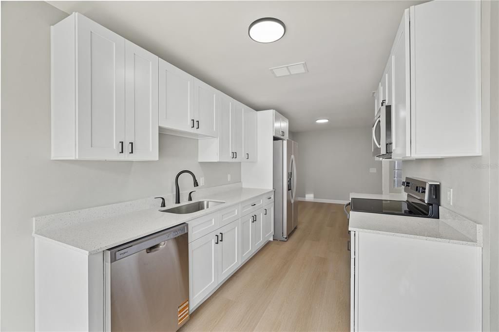 Active With Contract: $285,000 (2 beds, 2 baths, 1222 Square Feet)