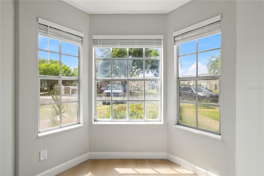 Active With Contract: $285,000 (2 beds, 2 baths, 1222 Square Feet)