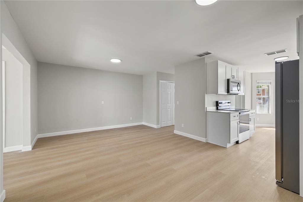 Active With Contract: $285,000 (2 beds, 2 baths, 1222 Square Feet)