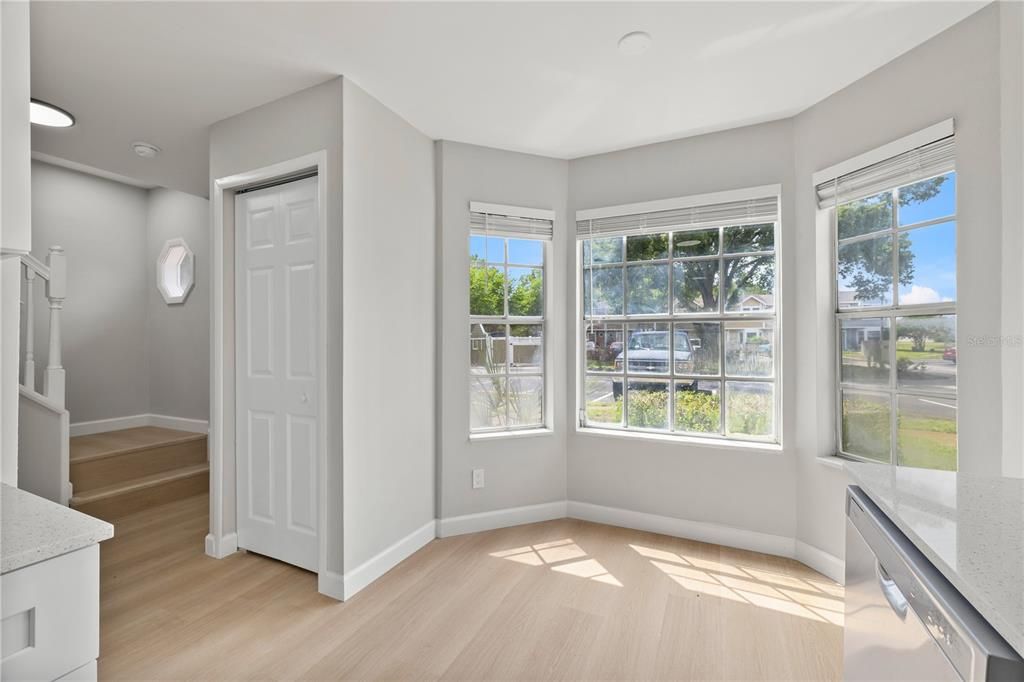 Active With Contract: $285,000 (2 beds, 2 baths, 1222 Square Feet)
