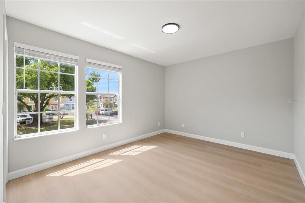 Active With Contract: $285,000 (2 beds, 2 baths, 1222 Square Feet)