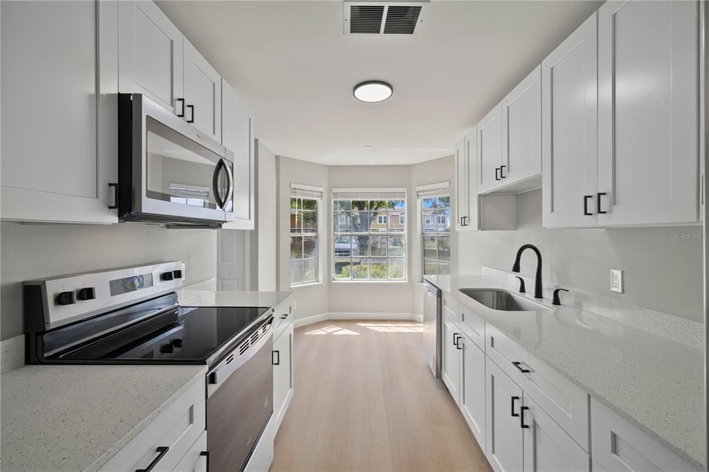 Active With Contract: $285,000 (2 beds, 2 baths, 1222 Square Feet)