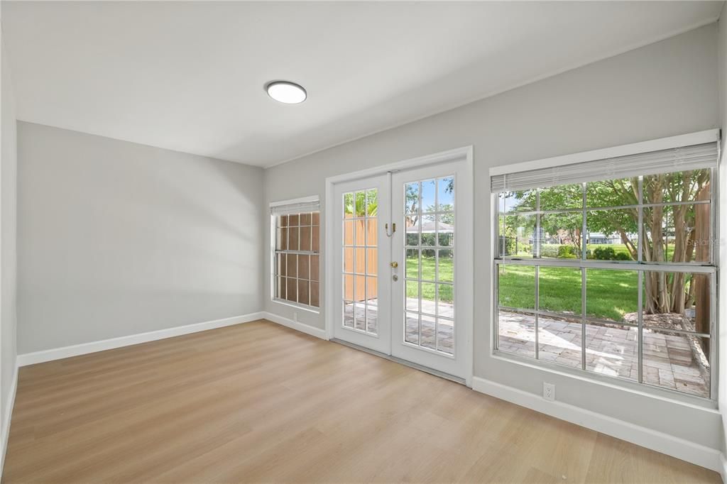 Active With Contract: $285,000 (2 beds, 2 baths, 1222 Square Feet)