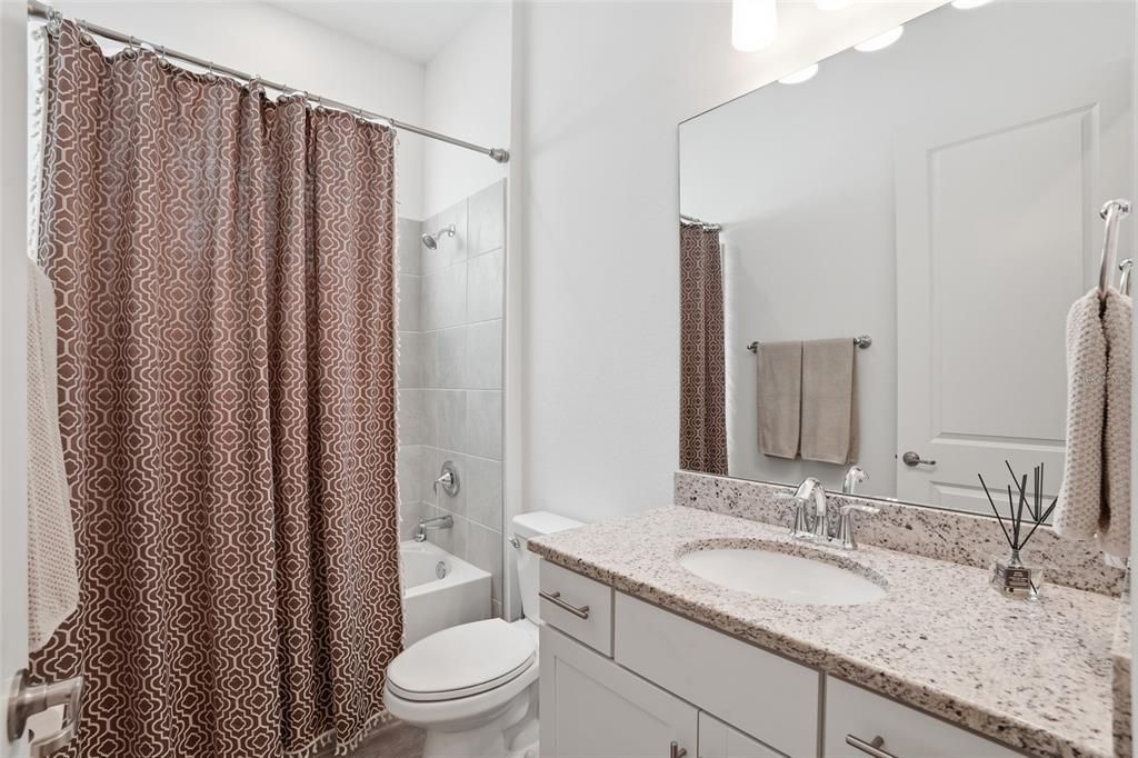 Activo con contrato: $569,000 (3 camas, 3 baños, 2242 Pies cuadrados)