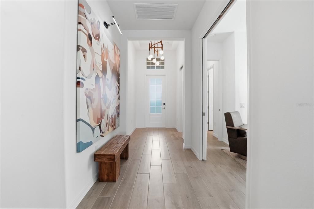 Activo con contrato: $569,000 (3 camas, 3 baños, 2242 Pies cuadrados)
