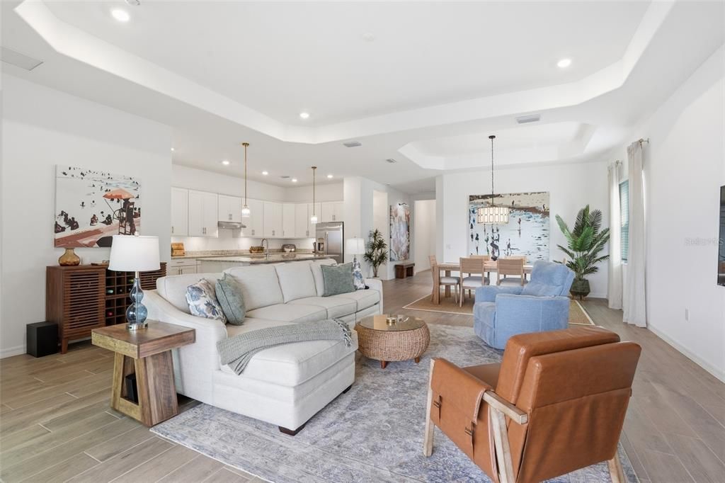 Activo con contrato: $569,000 (3 camas, 3 baños, 2242 Pies cuadrados)