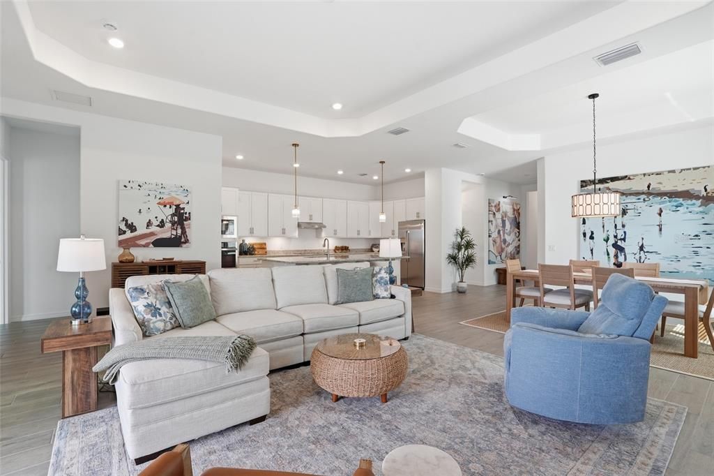 Activo con contrato: $569,000 (3 camas, 3 baños, 2242 Pies cuadrados)