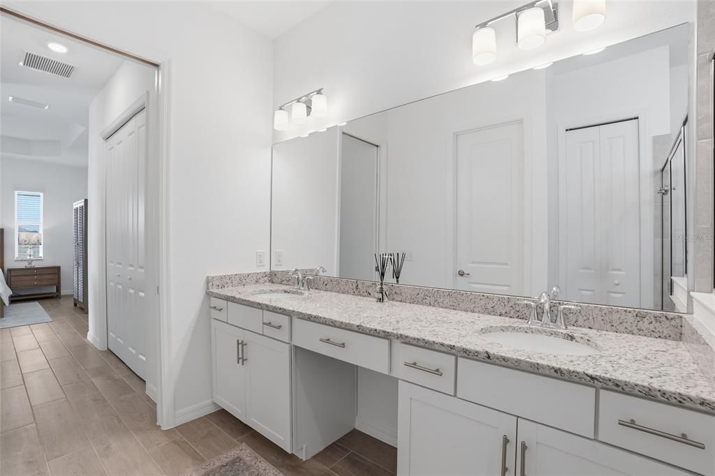 Activo con contrato: $569,000 (3 camas, 3 baños, 2242 Pies cuadrados)