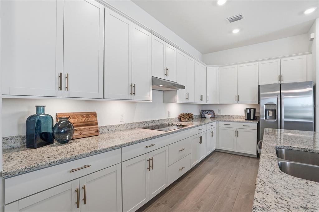 Activo con contrato: $569,000 (3 camas, 3 baños, 2242 Pies cuadrados)