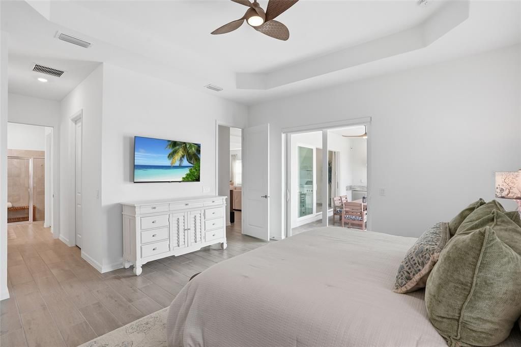 Activo con contrato: $569,000 (3 camas, 3 baños, 2242 Pies cuadrados)