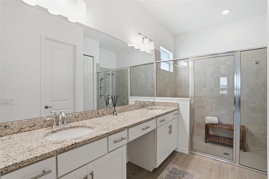 Activo con contrato: $569,000 (3 camas, 3 baños, 2242 Pies cuadrados)