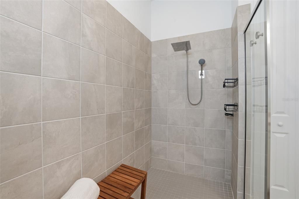 Activo con contrato: $569,000 (3 camas, 3 baños, 2242 Pies cuadrados)