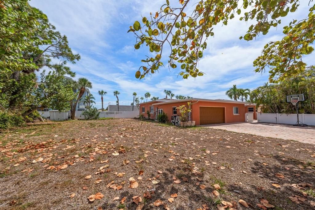 For Sale: $2,795,000 (4 beds, 3 baths, 2917 Square Feet)