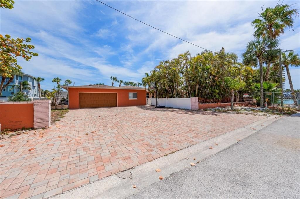 For Sale: $2,795,000 (4 beds, 3 baths, 2917 Square Feet)