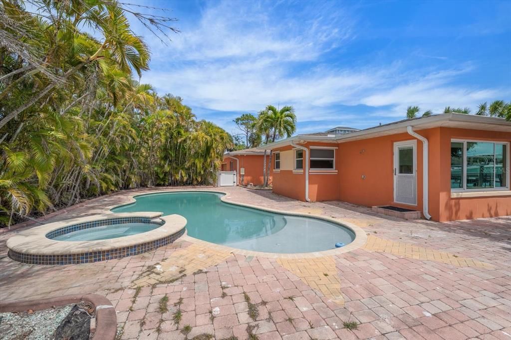 For Sale: $2,795,000 (4 beds, 3 baths, 2917 Square Feet)