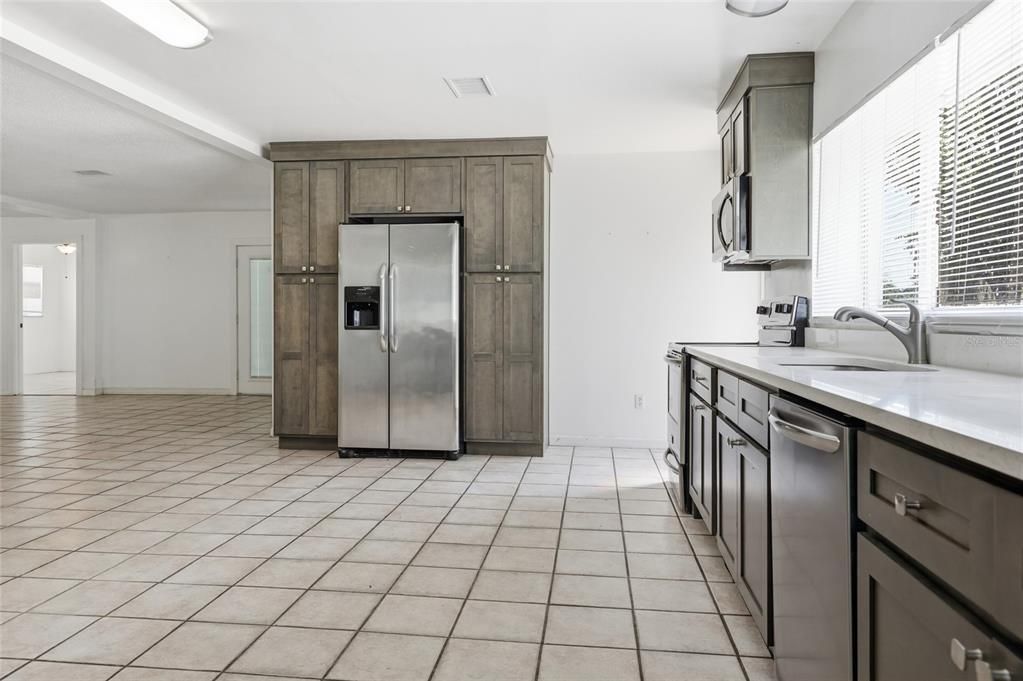 For Sale: $3,000,000 (6 beds, 3 baths, 3000 Square Feet)