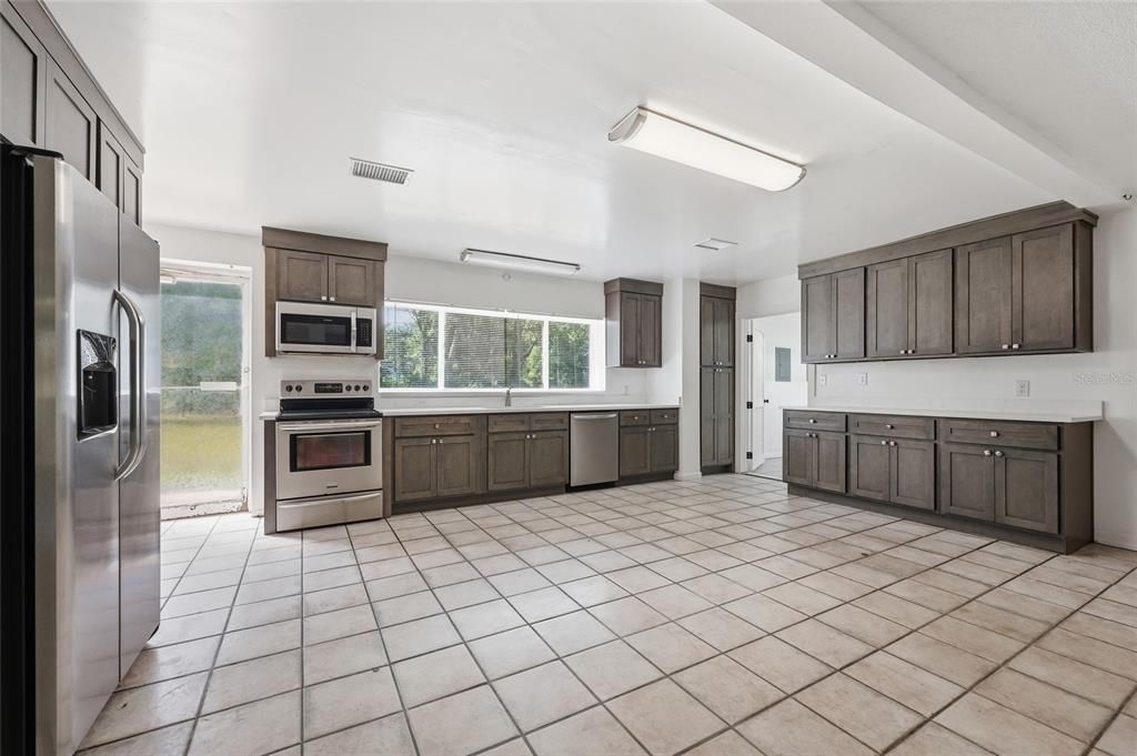 For Sale: $3,000,000 (6 beds, 3 baths, 3000 Square Feet)