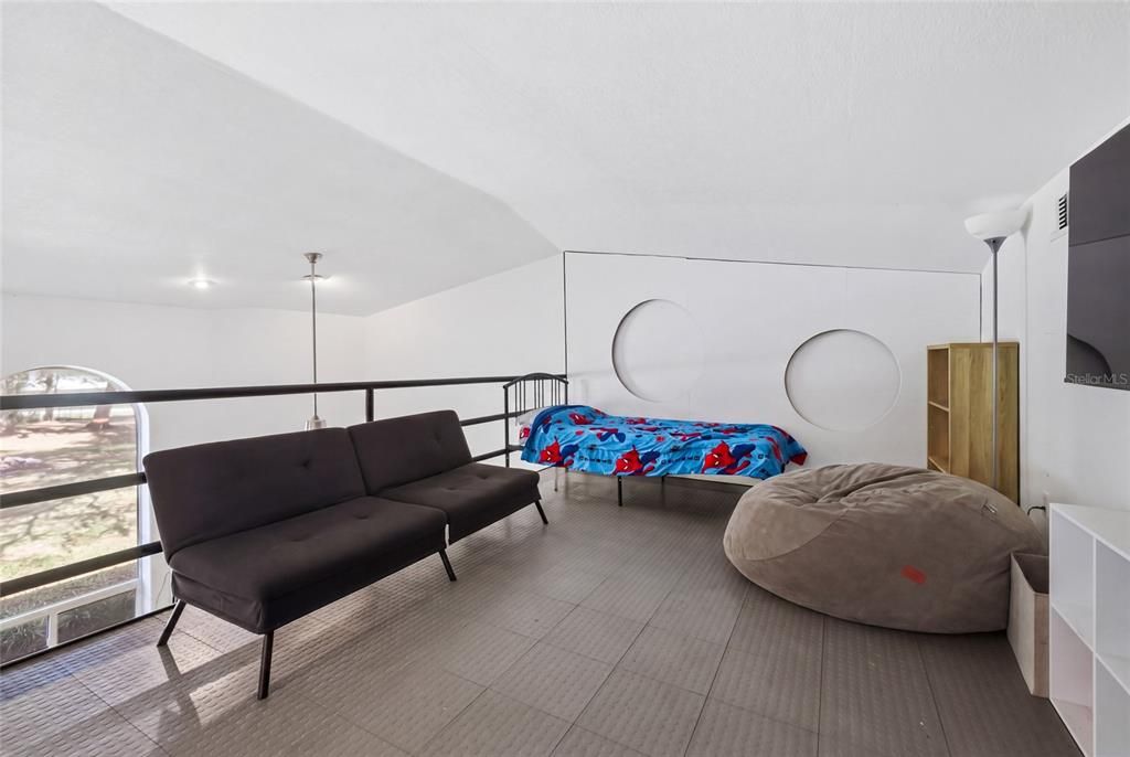 For Sale: $3,000,000 (6 beds, 3 baths, 3000 Square Feet)