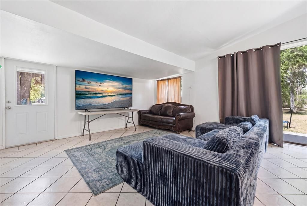 For Sale: $3,000,000 (6 beds, 3 baths, 3000 Square Feet)