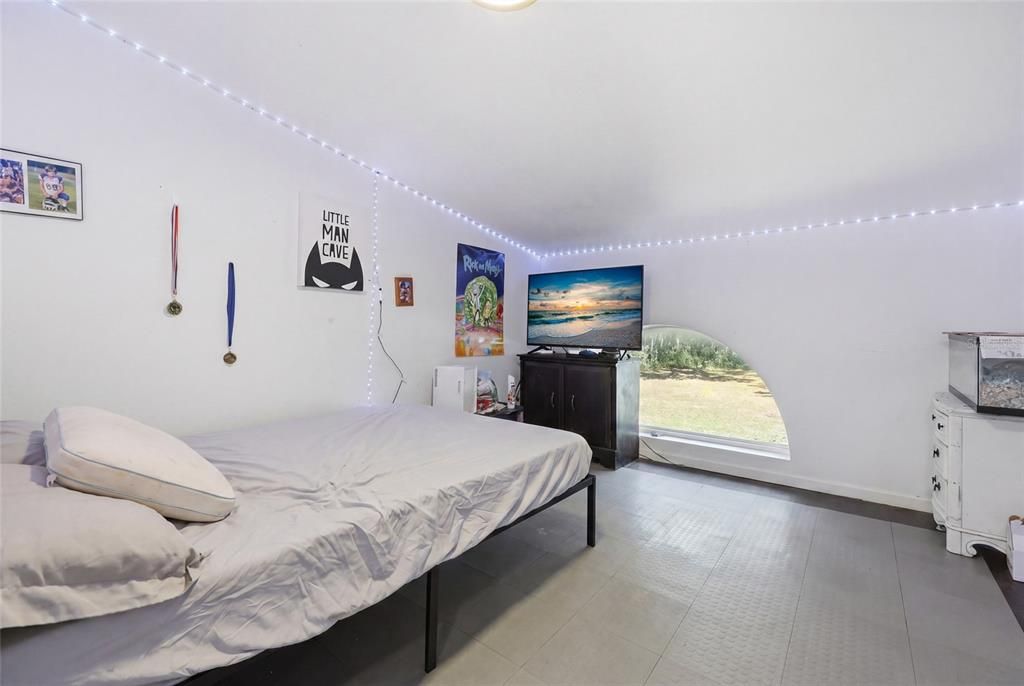 For Sale: $3,000,000 (6 beds, 3 baths, 3000 Square Feet)