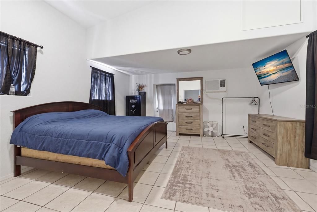 For Sale: $3,000,000 (6 beds, 3 baths, 3000 Square Feet)