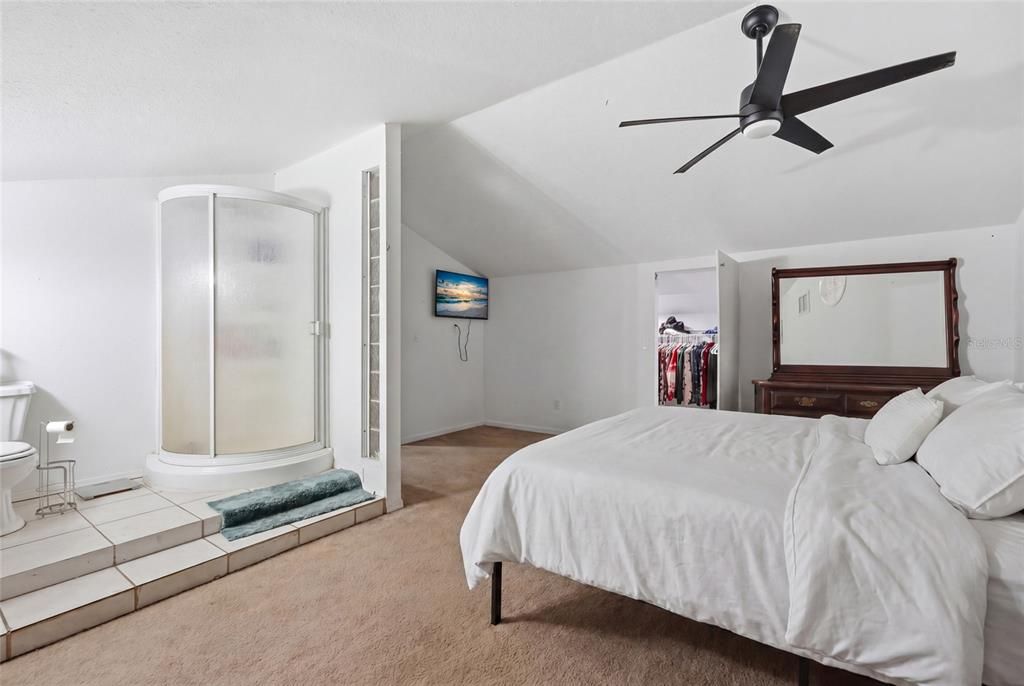 For Sale: $3,000,000 (6 beds, 3 baths, 3000 Square Feet)
