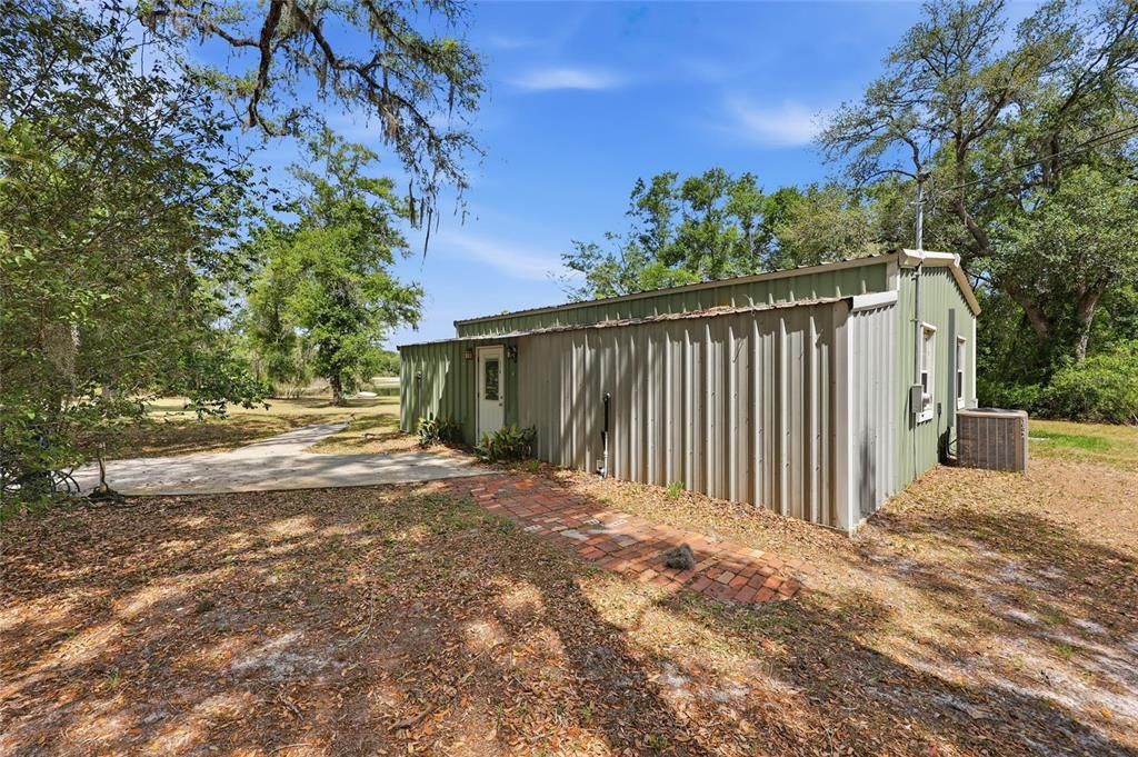 For Sale: $3,000,000 (6 beds, 3 baths, 3000 Square Feet)
