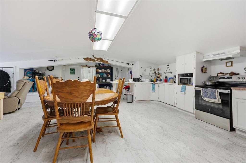 For Sale: $3,000,000 (6 beds, 3 baths, 3000 Square Feet)