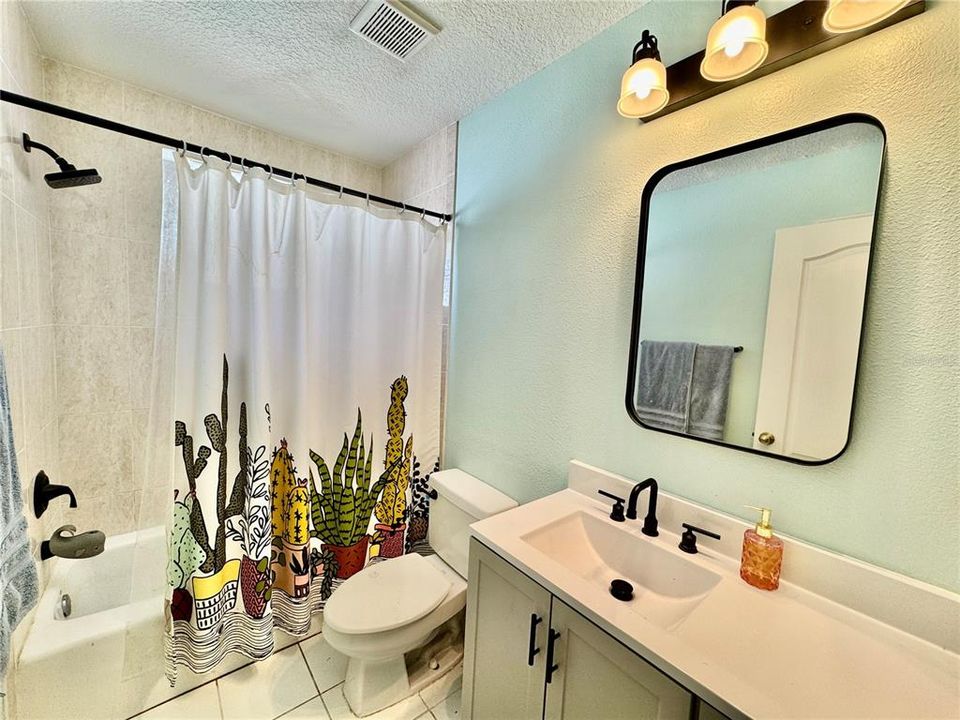 Activo con contrato: $289,900 (3 camas, 2 baños, 1448 Pies cuadrados)