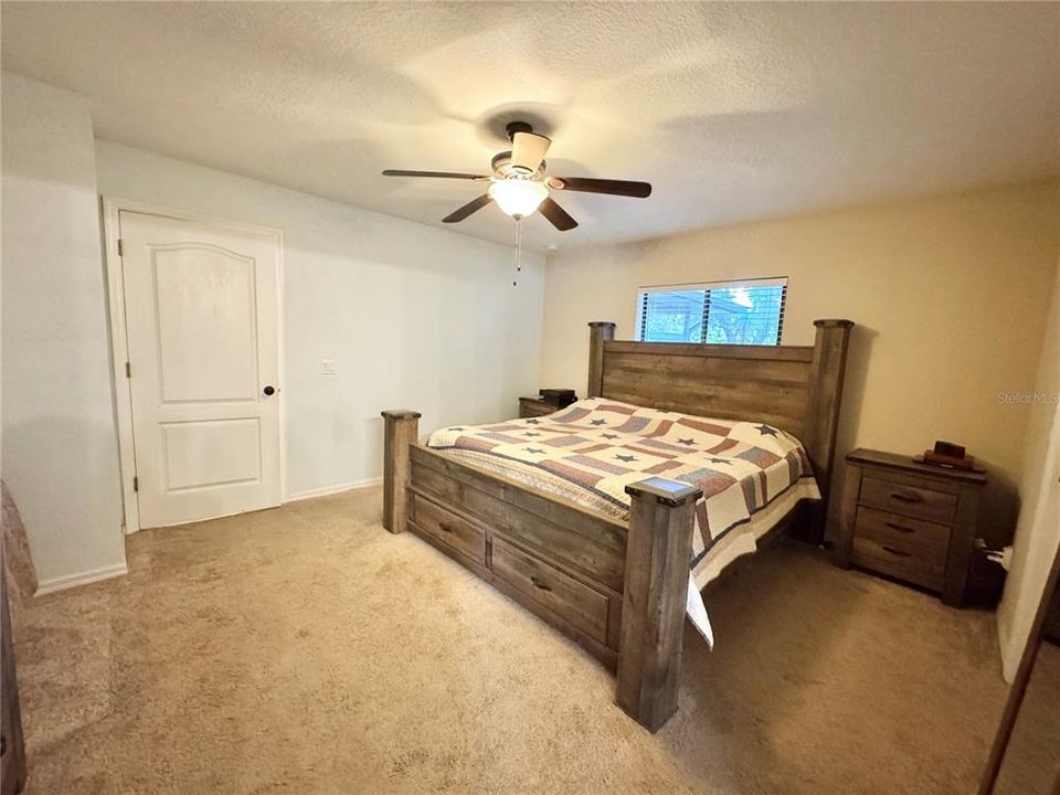 Activo con contrato: $289,900 (3 camas, 2 baños, 1448 Pies cuadrados)