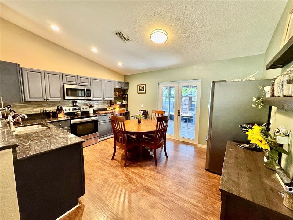Activo con contrato: $289,900 (3 camas, 2 baños, 1448 Pies cuadrados)