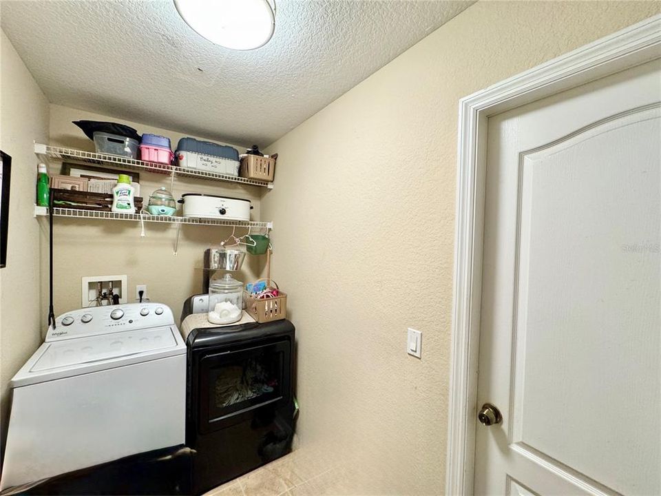Activo con contrato: $289,900 (3 camas, 2 baños, 1448 Pies cuadrados)