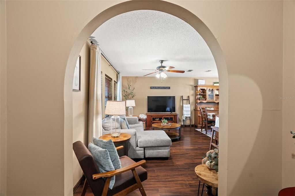 Active With Contract: $355,000 (3 beds, 2 baths, 1534 Square Feet)