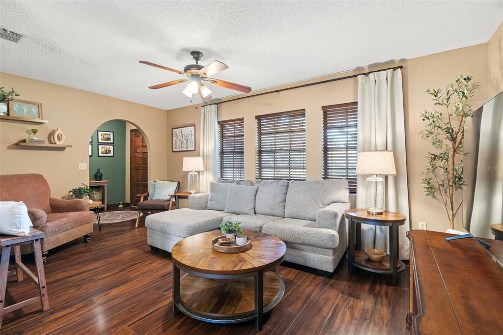 Active With Contract: $355,000 (3 beds, 2 baths, 1534 Square Feet)