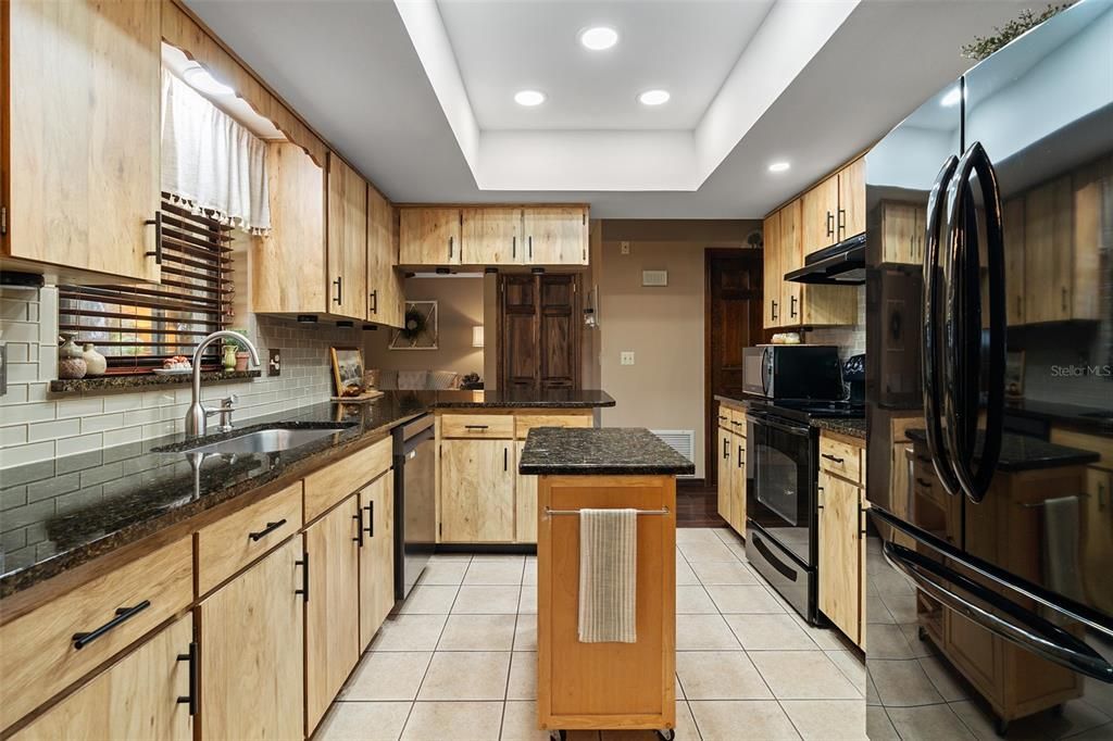 Active With Contract: $355,000 (3 beds, 2 baths, 1534 Square Feet)