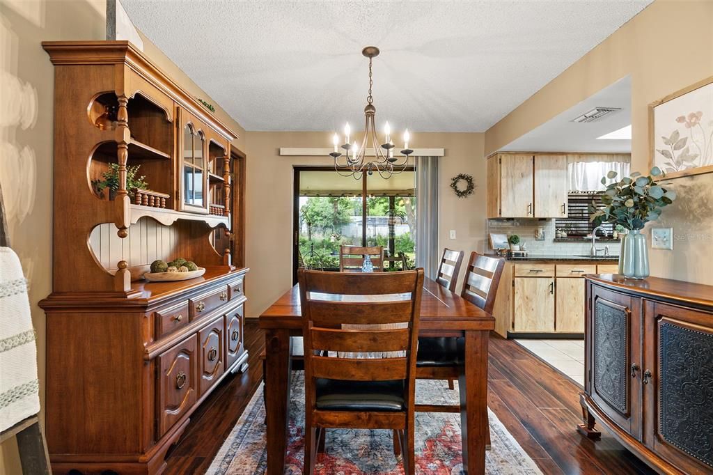 Active With Contract: $355,000 (3 beds, 2 baths, 1534 Square Feet)