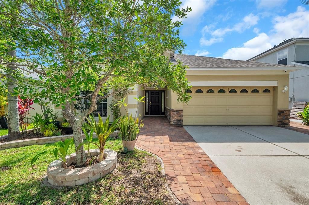 Active With Contract: $2,500 (3 beds, 2 baths, 1862 Square Feet)