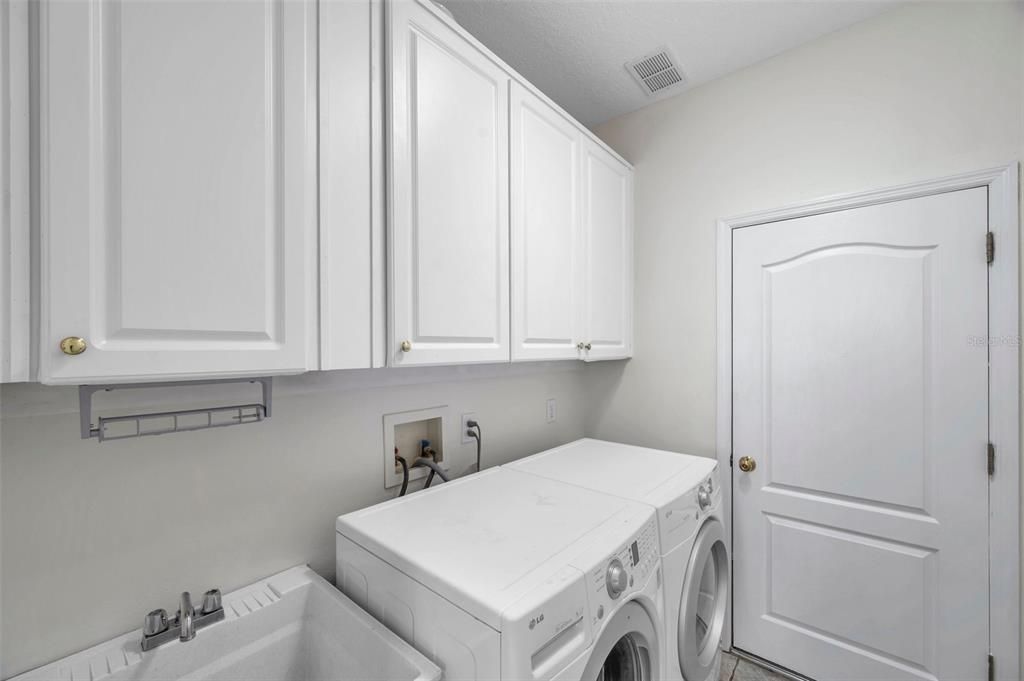 Active With Contract: $2,500 (3 beds, 2 baths, 1862 Square Feet)
