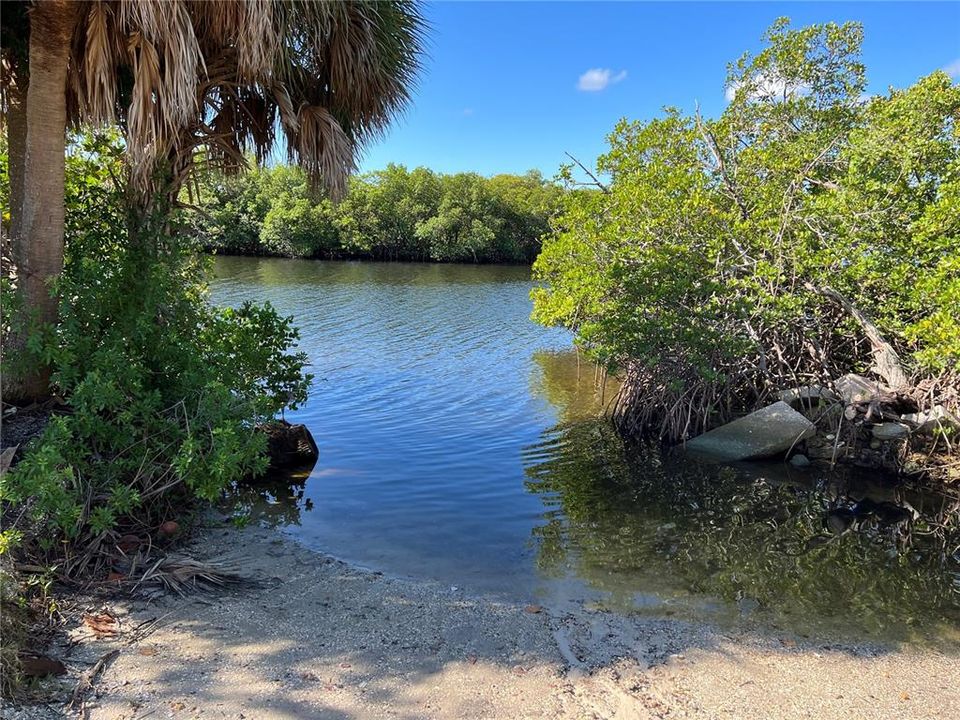 For Sale: $439,900 (4 beds, 2 baths, 1844 Square Feet)