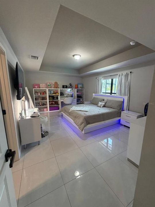 На продажу: $449,900 (4 спален, 2 ванн, 1793 Квадратных фут)