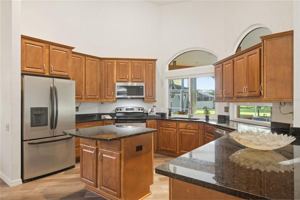 En Venta: $1,148,000 (4 camas, 3 baños, 2707 Pies cuadrados)