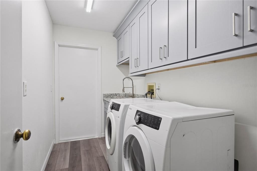 En Venta: $1,148,000 (4 camas, 3 baños, 2707 Pies cuadrados)