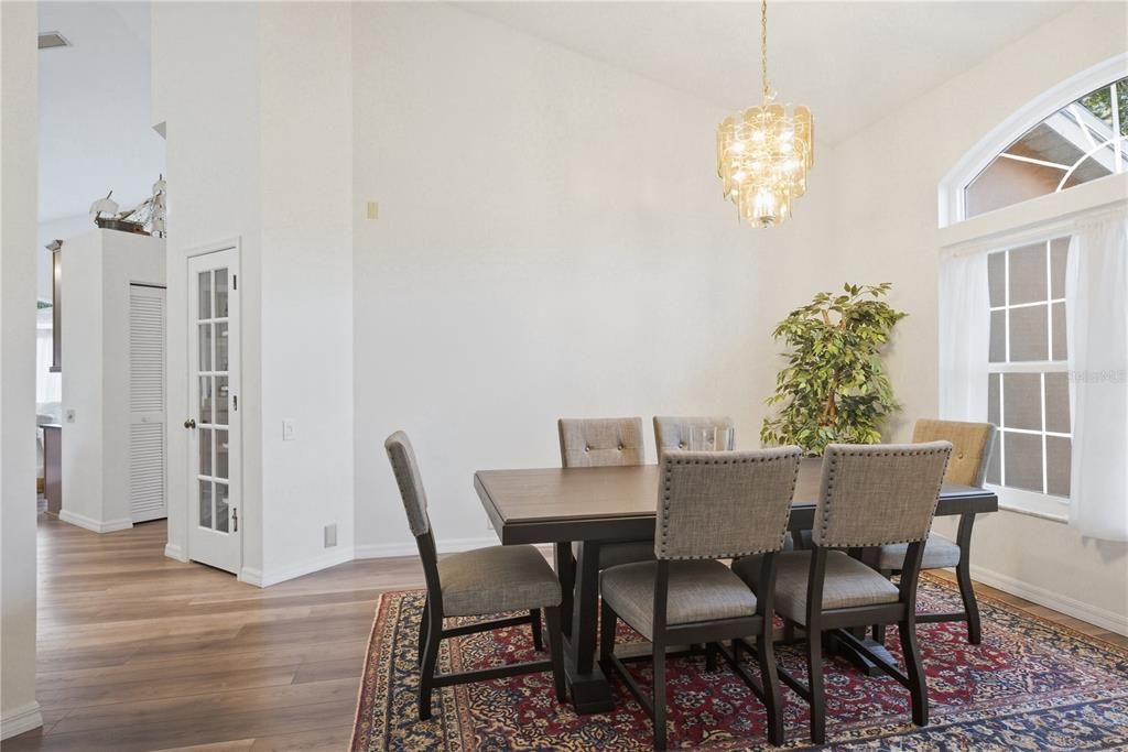 En Venta: $1,148,000 (4 camas, 3 baños, 2707 Pies cuadrados)
