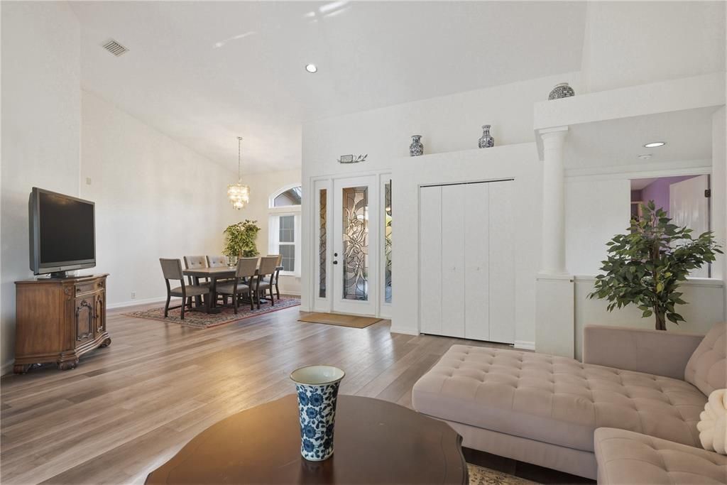 En Venta: $1,148,000 (4 camas, 3 baños, 2707 Pies cuadrados)