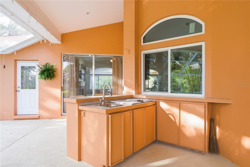 En Venta: $1,148,000 (4 camas, 3 baños, 2707 Pies cuadrados)