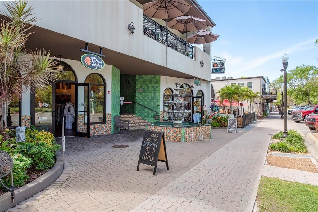 En Venta: $1,148,000 (4 camas, 3 baños, 2707 Pies cuadrados)