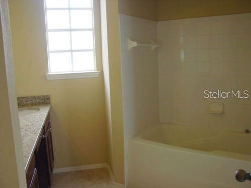 В аренду: $1,700 (2 спален, 2 ванн, 1242 Квадратных фут)