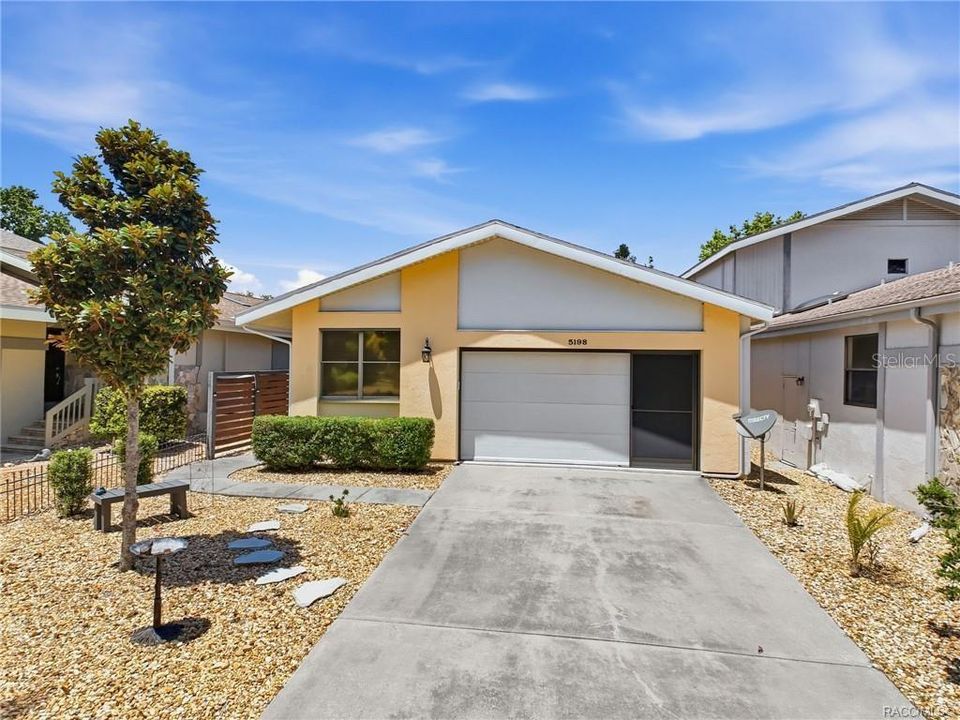 For Sale: $490,000 (2 beds, 2 baths, 1362 Square Feet)